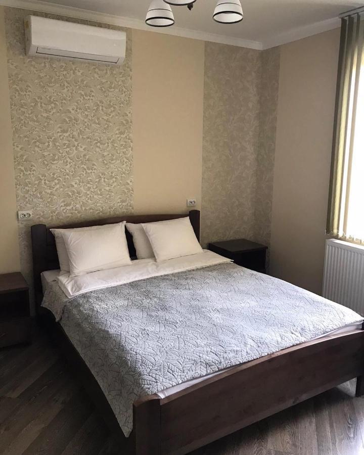 Gray Hotel Vynohradiv Exterior photo