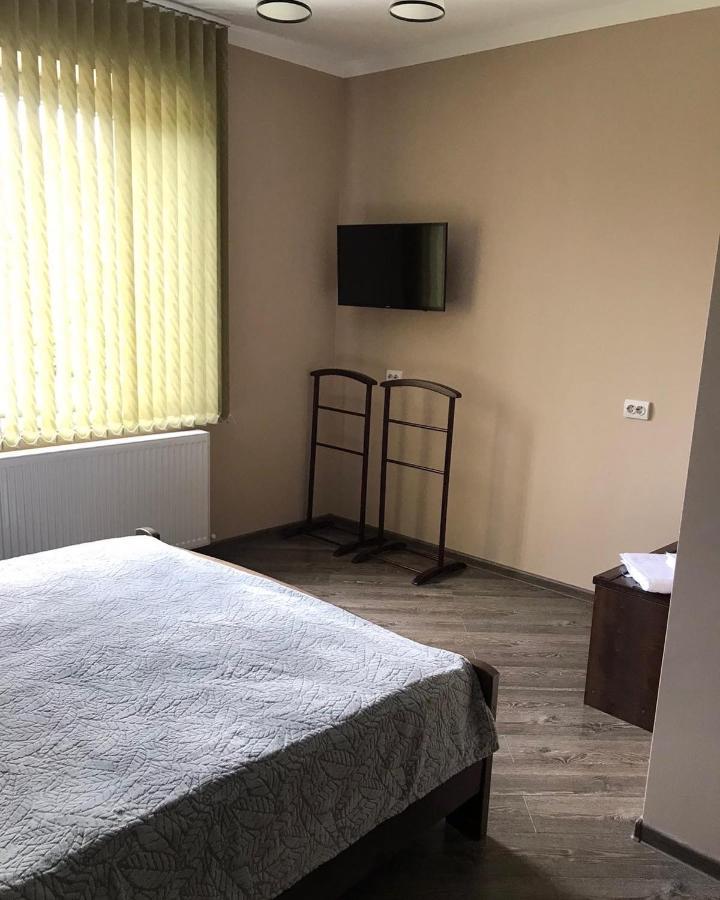 Gray Hotel Vynohradiv Exterior photo