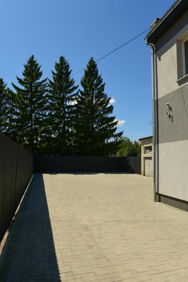 Gray Hotel Vynohradiv Exterior photo